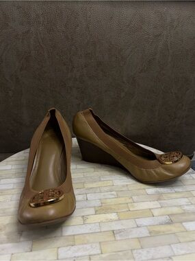 Tory Burch Caroline wedges size 8.5